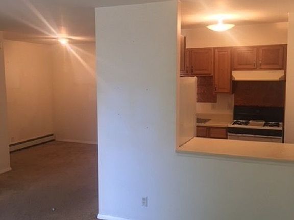 4th image of 581 Vandalia Ave #1