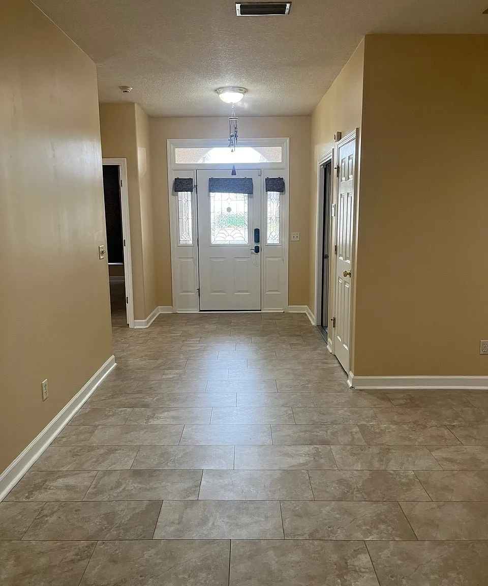 3 bed, 2.0 bath, 1517 sqft, $2,000 — Photo 4