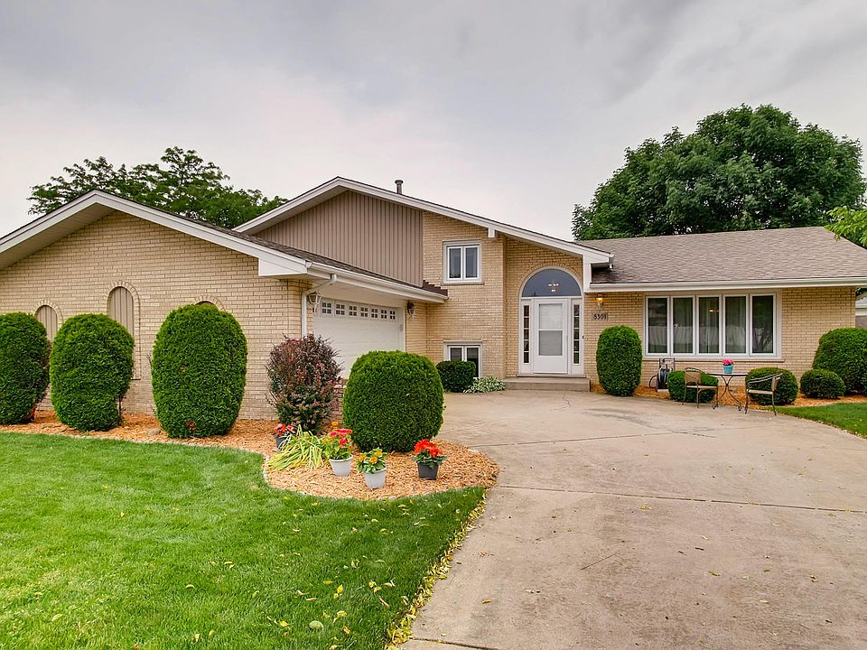 1st image of 8301 Waterford Dr