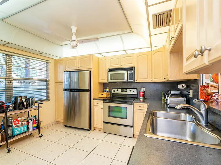 2101 Lucaya Bnd #C1 — Photo 5