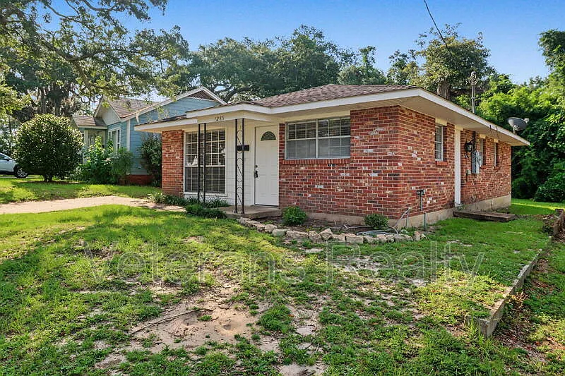 3 bed, 2.0 bath, 1092 sqft, $1,400 — Photo 2