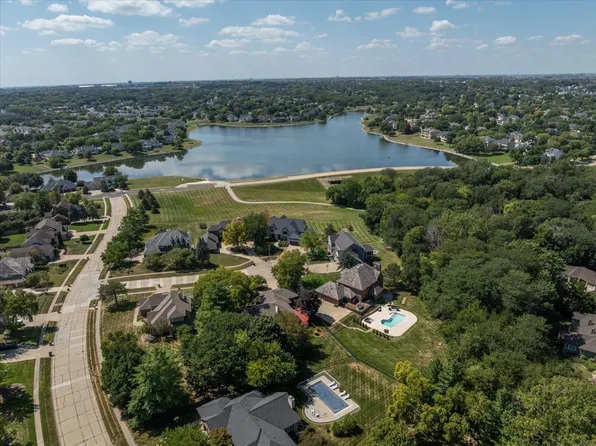 1701 Cedarwood Cir, Clive, IA 50325