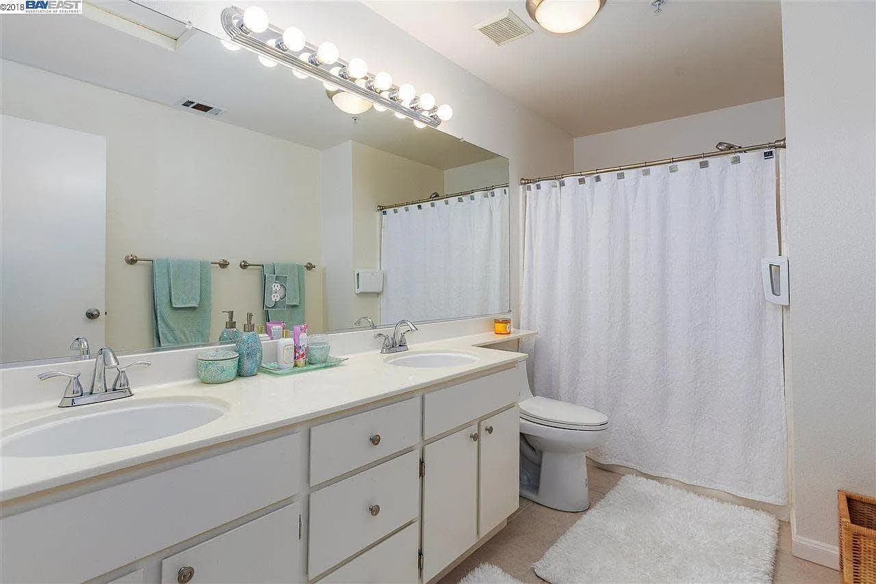 680 Atherton Pl — Photo 2