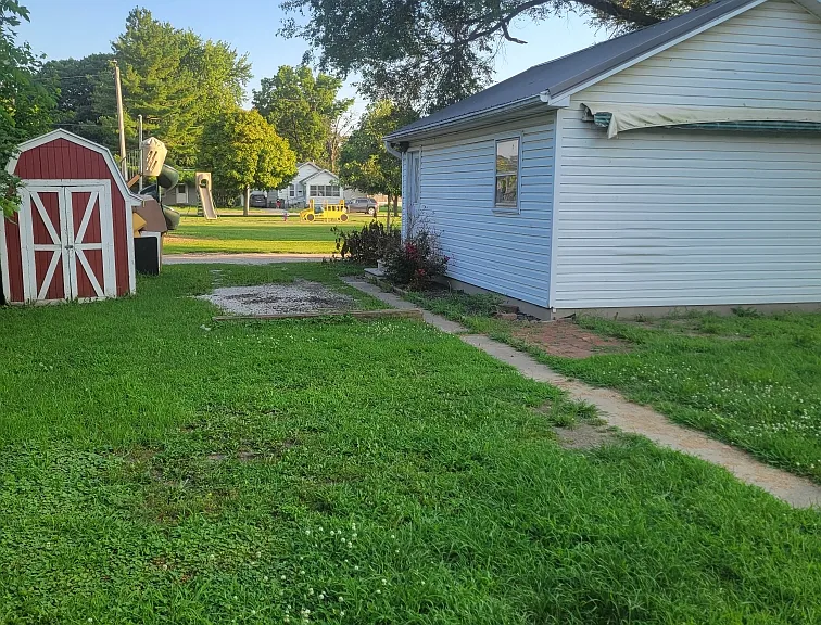 2805 Marshall Ave — Photo 8