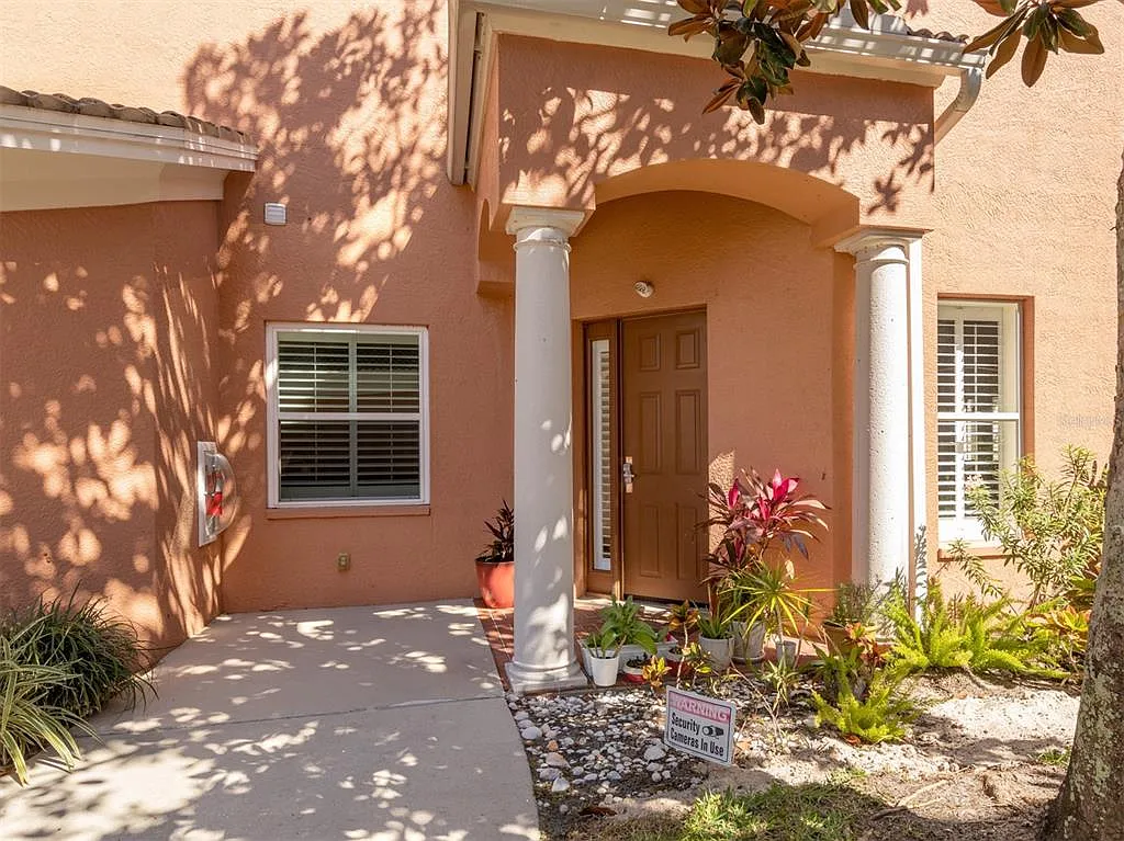 3 bed, 3.0 bath, 2039 sqft, $5,000 — Photo 3
