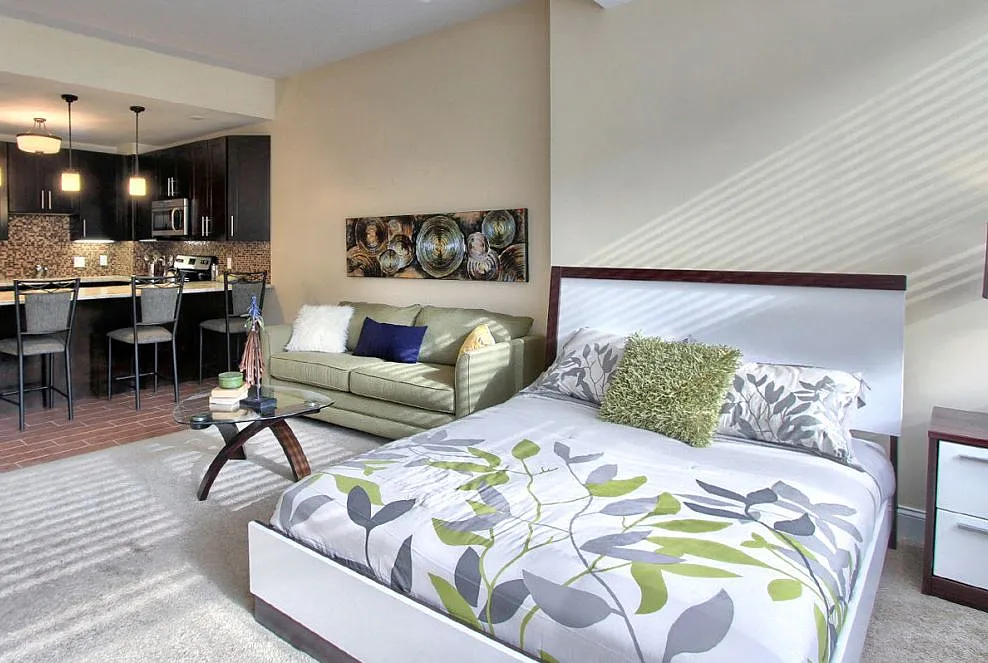 Executive House Apartments — Photo 3