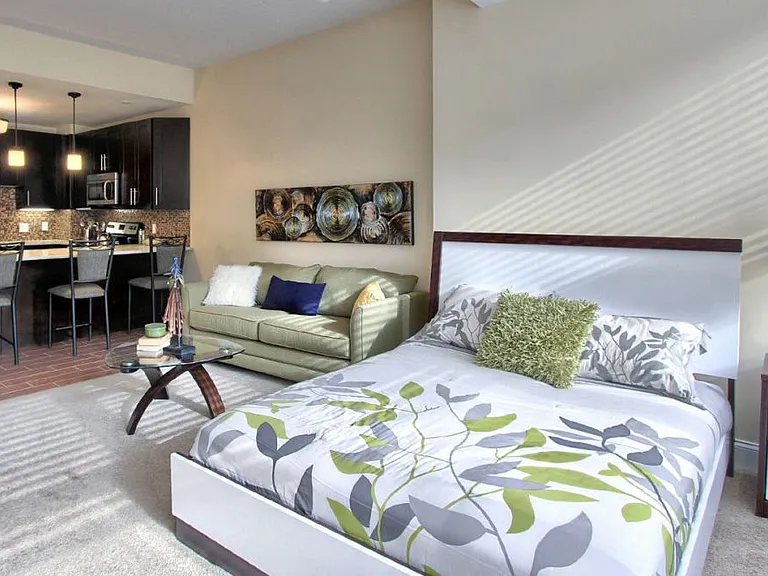 Executive House Apartments — Photo 3