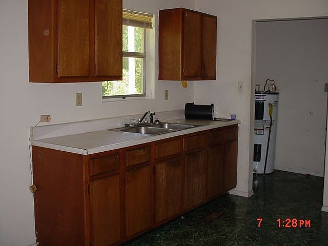 2nd image of 1404 N Rainbow Dr