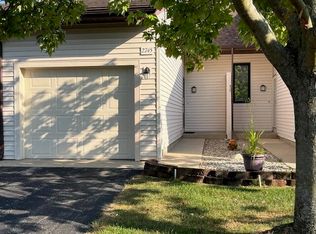 2745 Stonebluff Dr SW, Wyoming, MI 49519