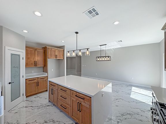 5th image of 14521 E 52nd St