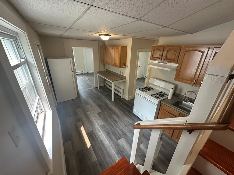697 Main St #3 — Photo 2