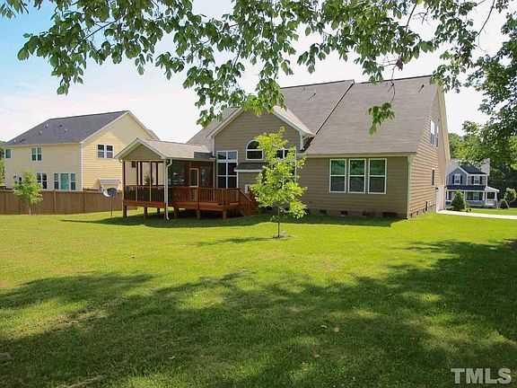 3rd image of 802 Morelanda Dr