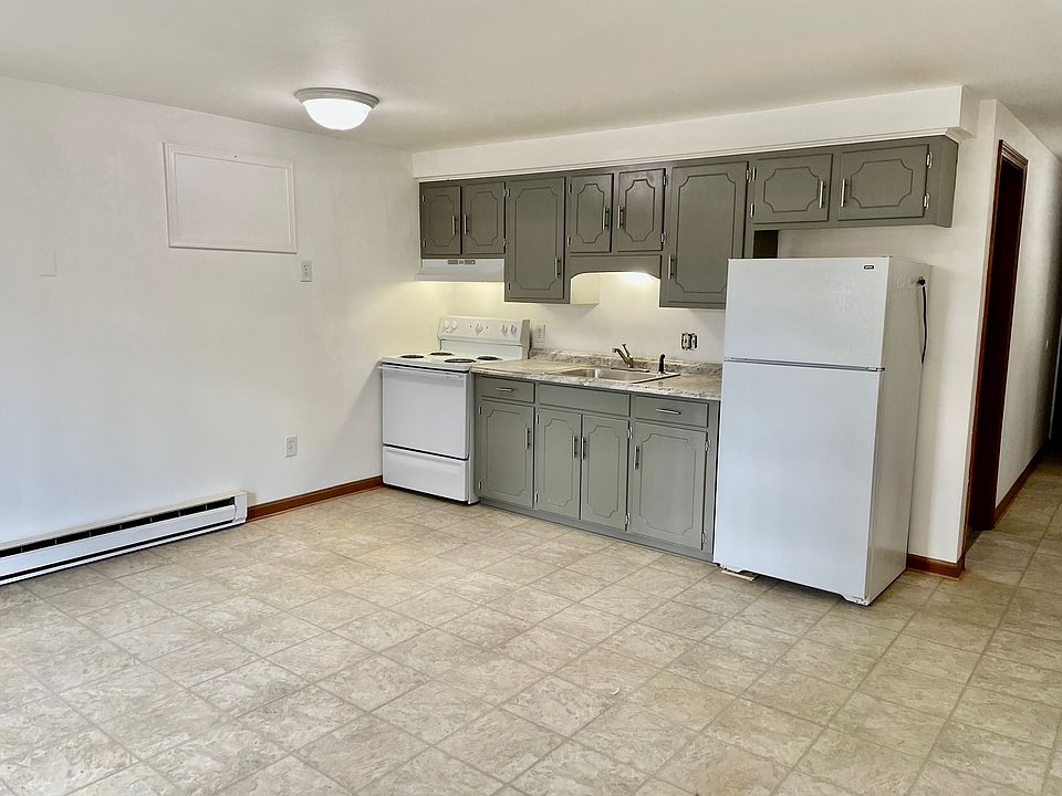 15x17 Livingroom/Kitchen combo