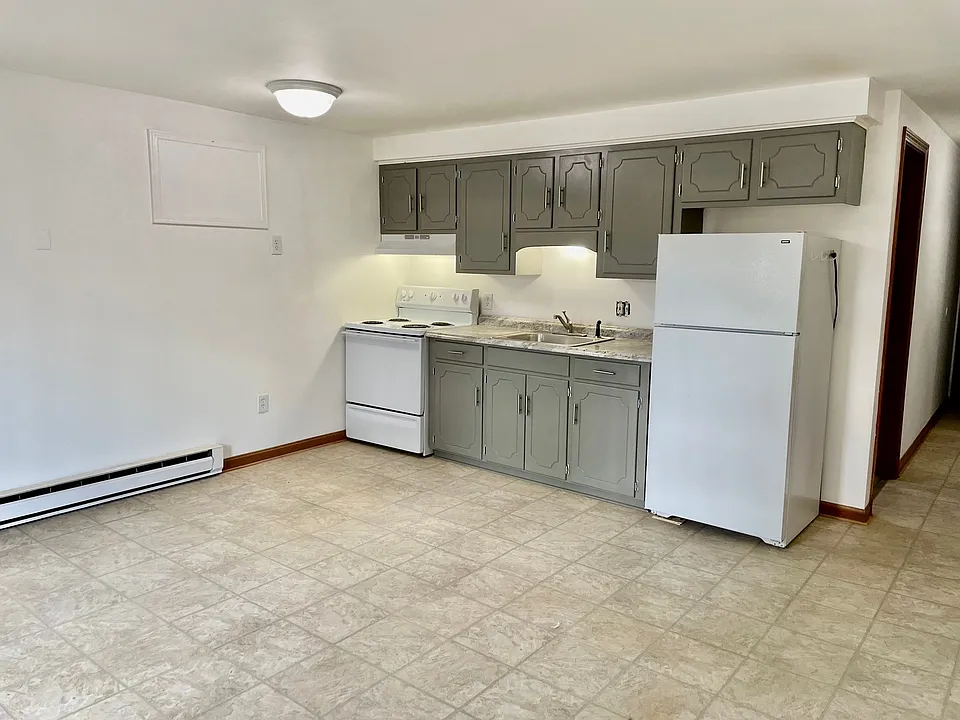 15x17 Livingroom/Kitchen combo