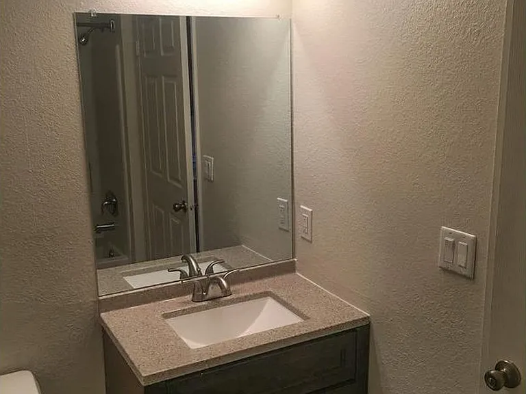West Pointe Apartments — Photo 19