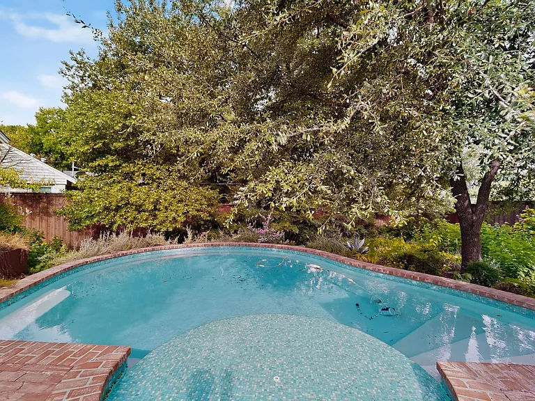 2323 Barberry Dr — Photo 38