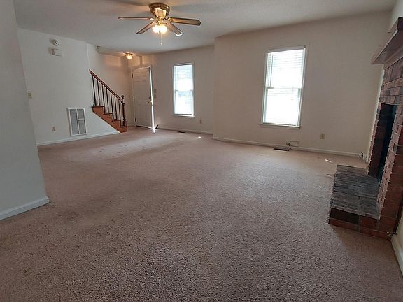 4th image of 220 Branch Hill Dr