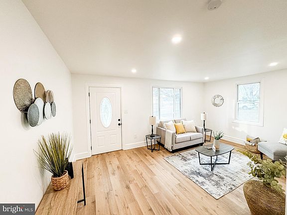 3rd image of 308 Cedar Ave