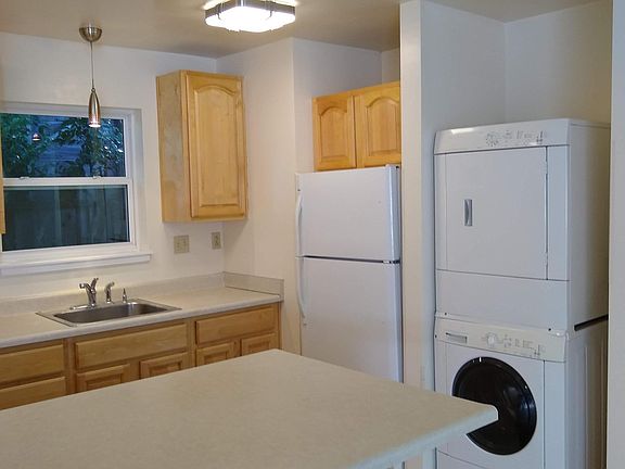 5th image of 1242 McKendrie St #Adu