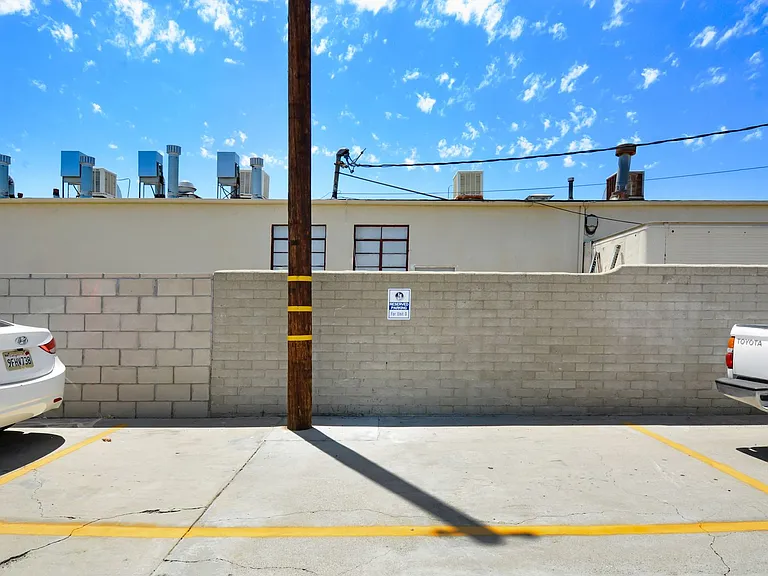 Foothill Villa — Photo 12