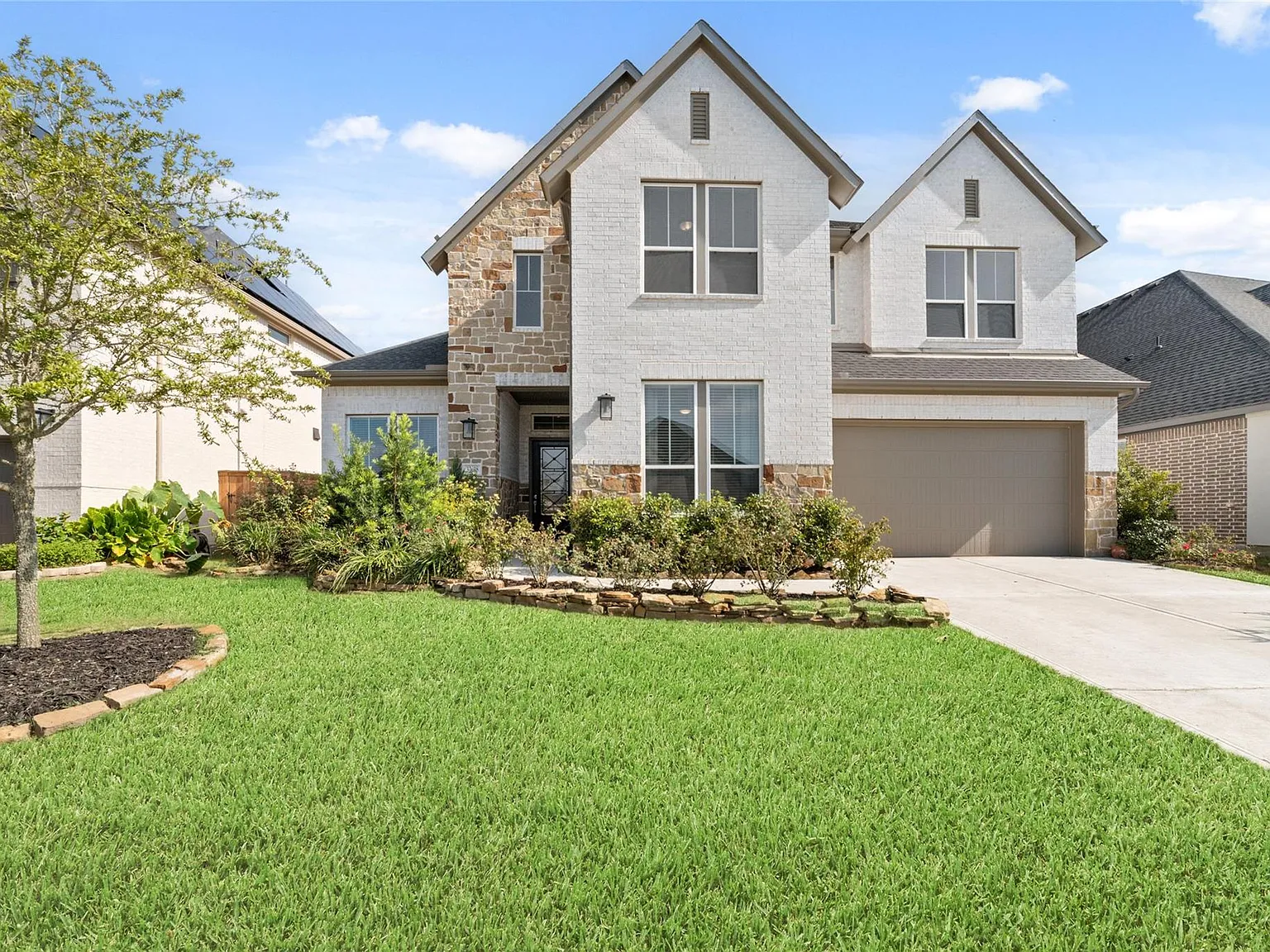 5 bed, 4.5 bath, 3962 sqft, $4,500 — Photo 1