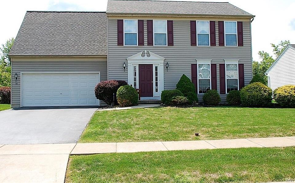 1st image of 30 Echowood Dr