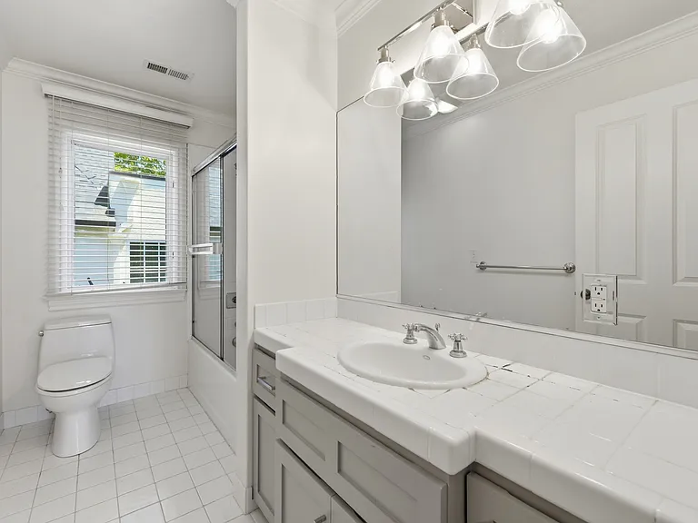 1506 Vancouver Ave — Photo 38