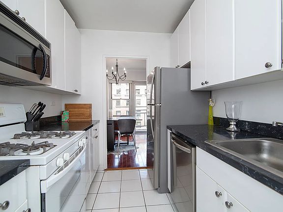 4th image of 118 E 60th St APT 9C