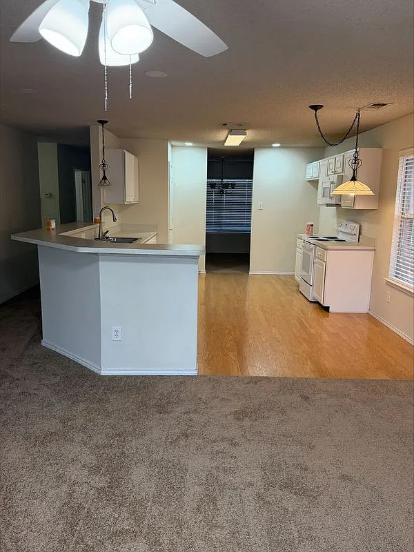 3 bed, 2.0 bath, 1888 sqft, $2,500 — Photo 3