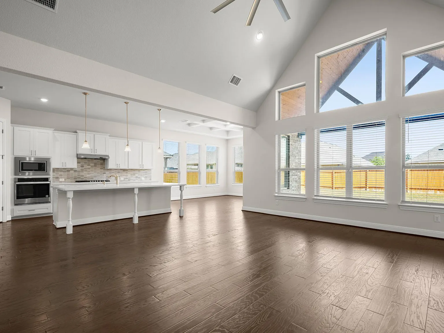 4 bed, 3.0 bath, 3013 sqft, $2,900 — Photo 4