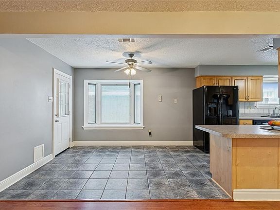 4th image of 3334 Grandwood Blvd