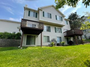 520 Fox Ridge Dr, Fox Lake, IL 60020