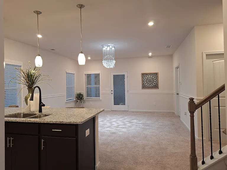 160 Marion Dr — Photo 11