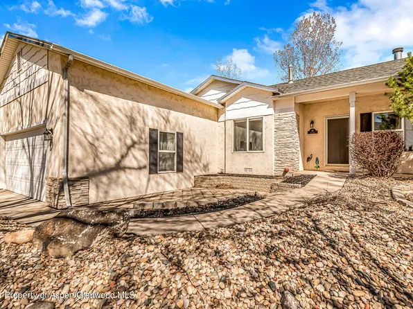 40 Oak Ct, Parachute, CO 81635