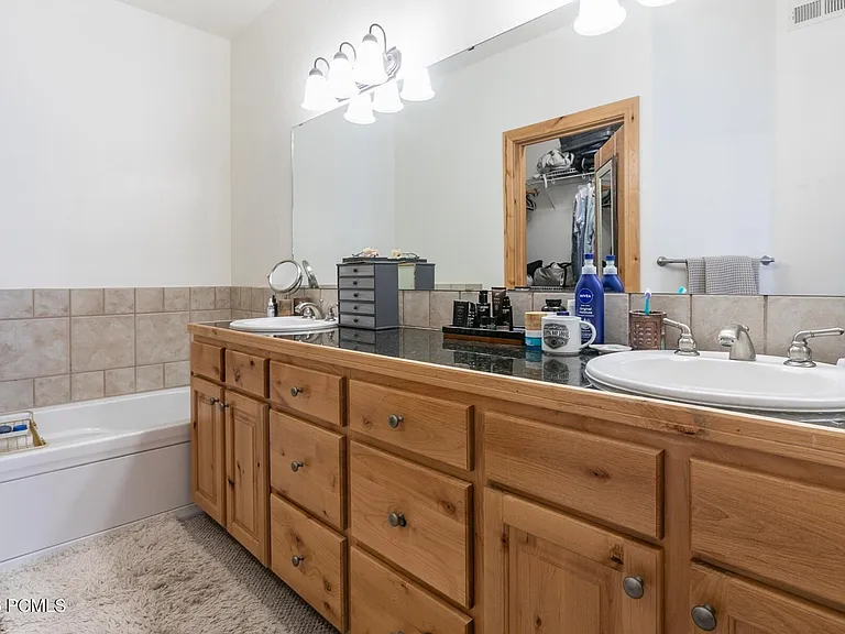 1653 Fox Hollow Ln #E — Photo 18