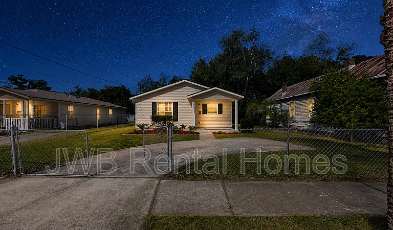 1318 Harrison St — Photo 10