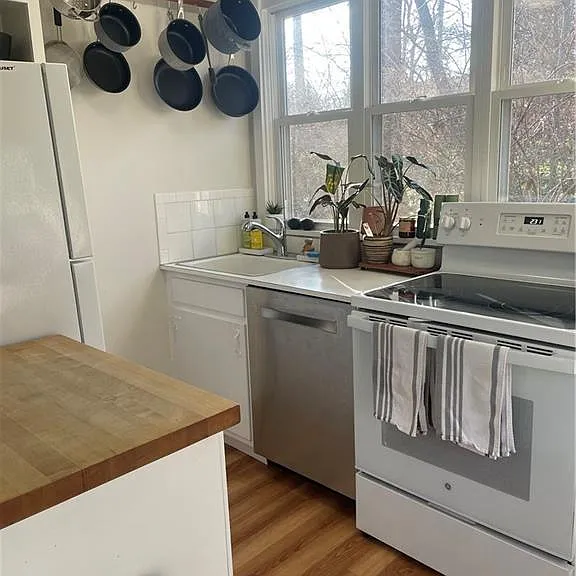 87B Red Coat Rd — Photo 13