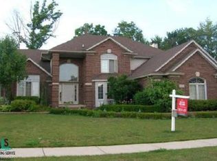 13201 Forest Vw, Utica, MI 48315