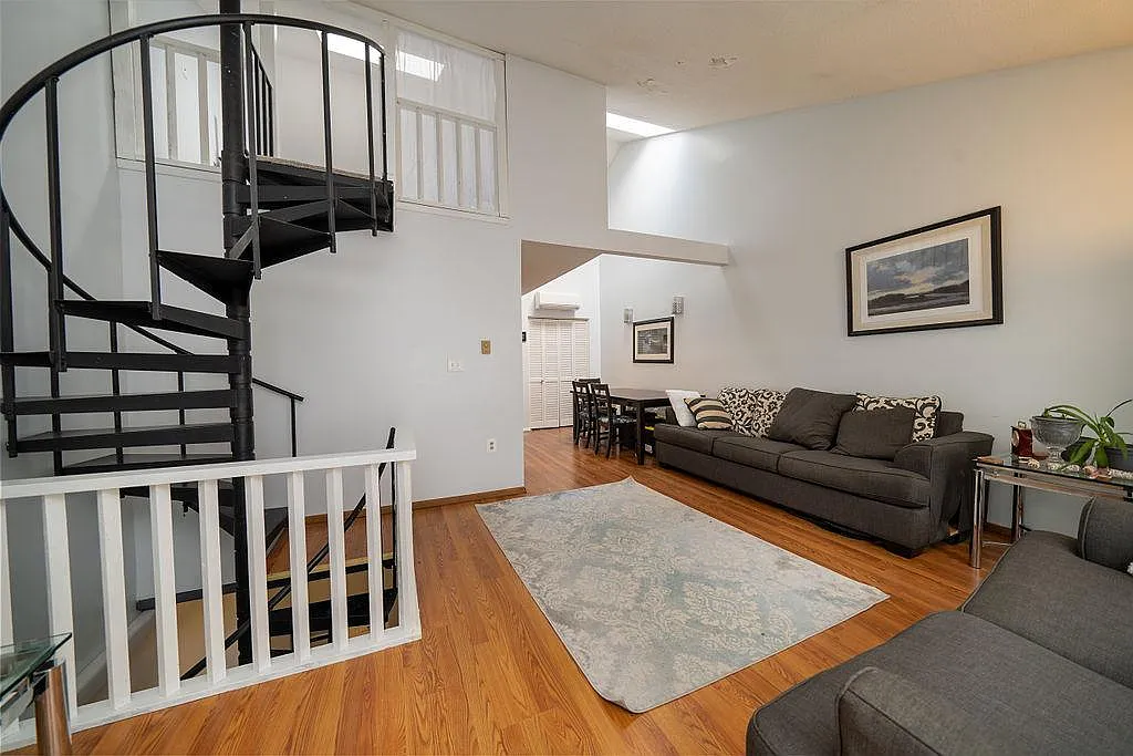 2 bed, 950 sqft, $2,400 — Photo 4