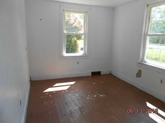 4th image of 329 Cohasset Ave