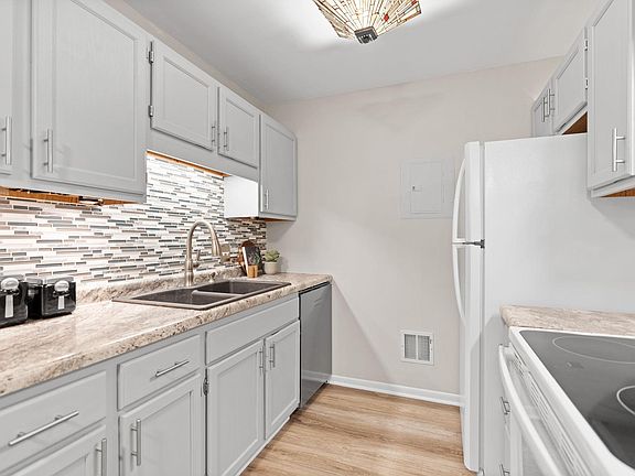 5th image of 2310 Benson Ave APT H