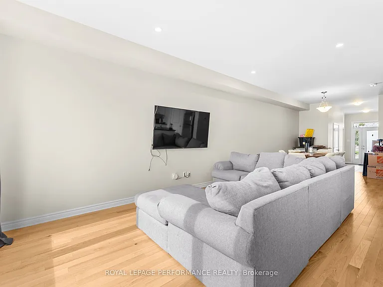 709 Namur St — Photo 12