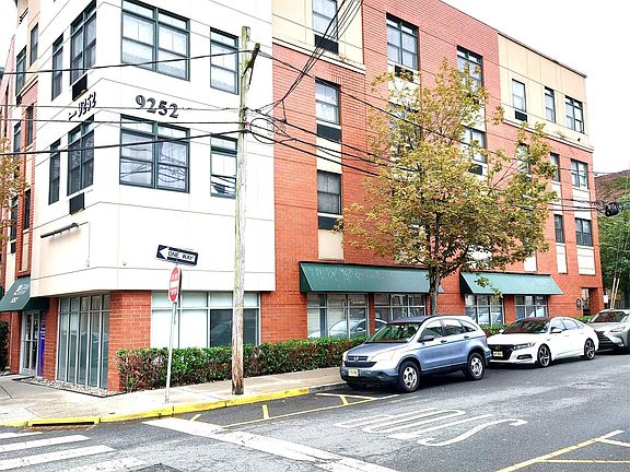 3rd image of 9252 Kennedy Blvd APT 405