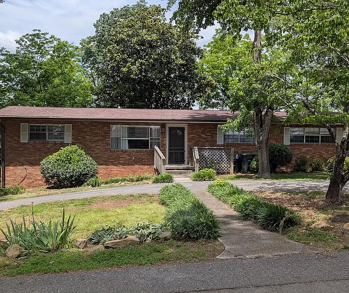 319 Walsh Rd #B — Photo 1