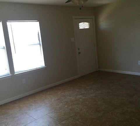 3rd image of 916 Patton Dr