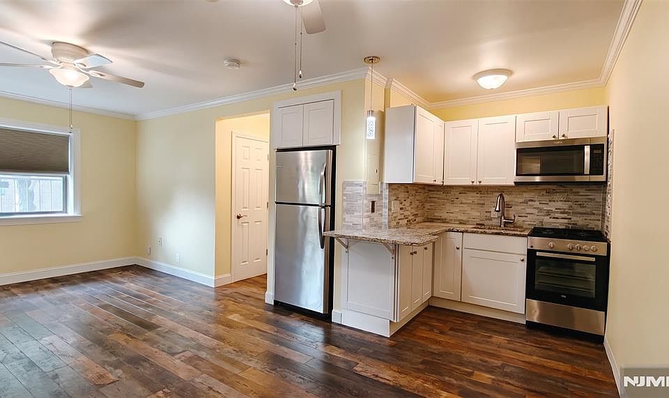 1st image of 3021 Edwin Ave APT 2J