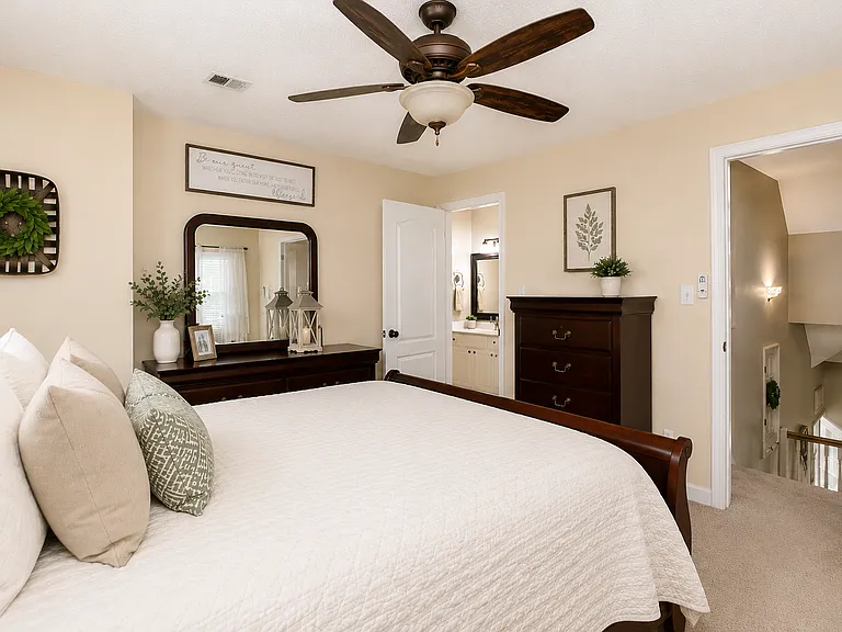 2nd Bedroom (upstairs)