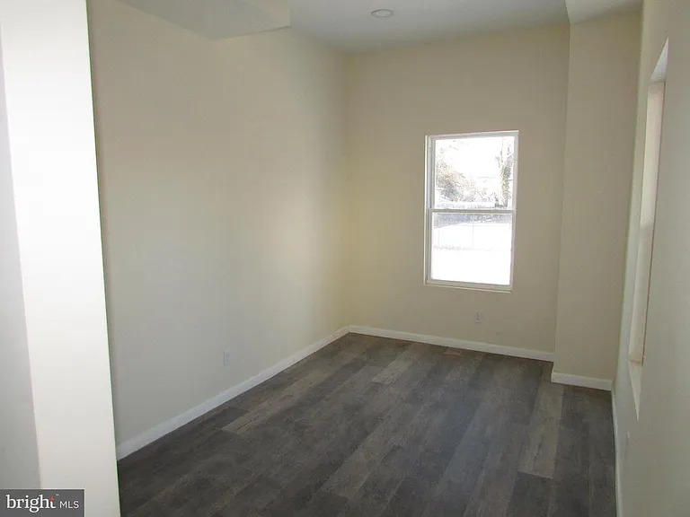 20 Pine St — Photo 2