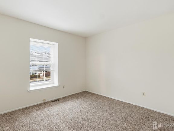 3rd image of 374 Aldeburgh Ave
