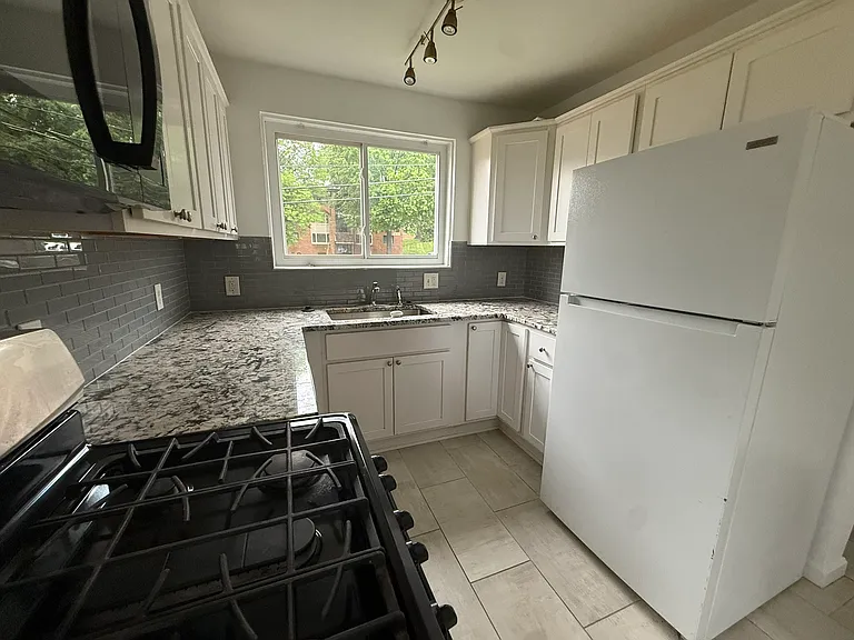 716 Audrey Ln — Photo 8